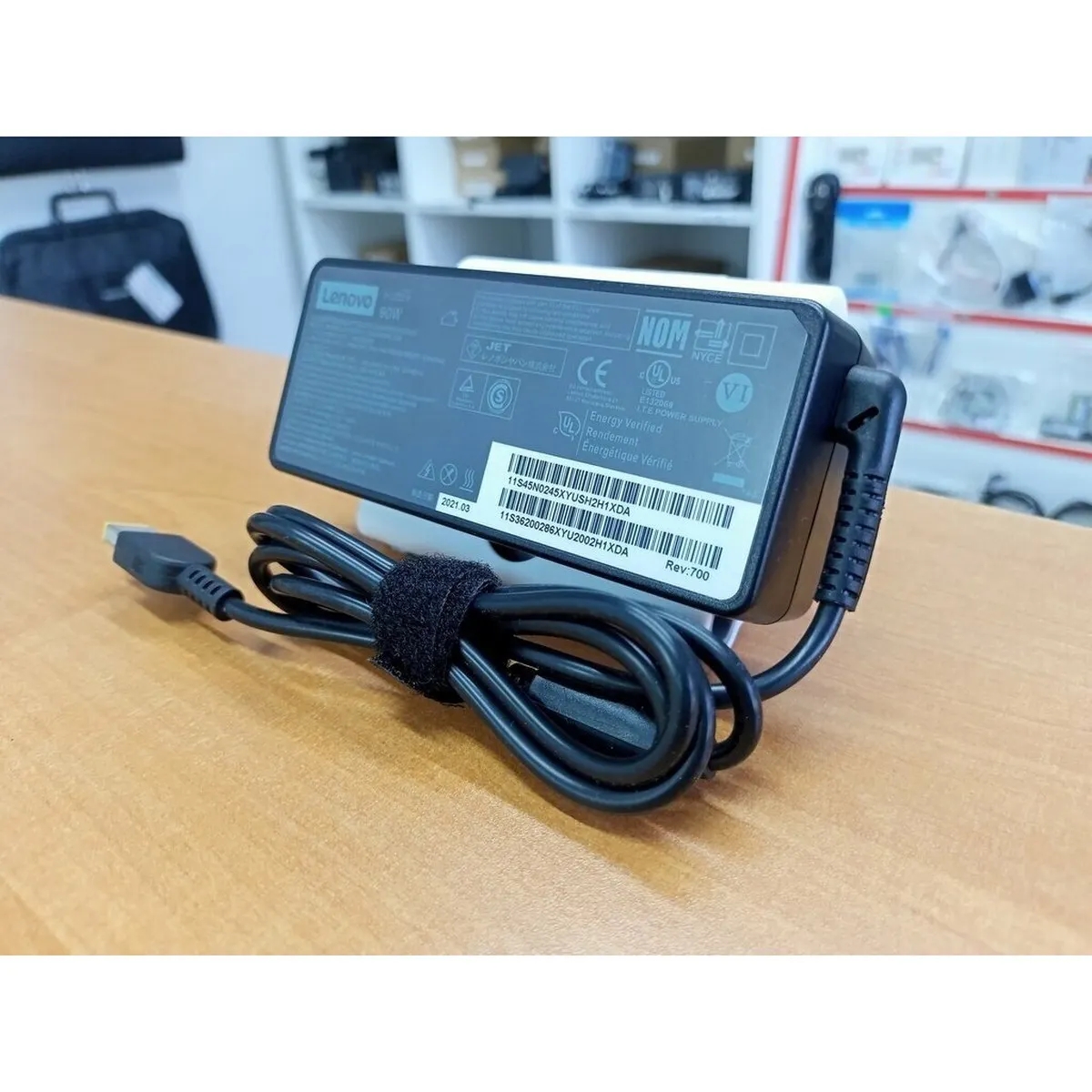 Блок питания Lenovo ADLX90NDC3A / 5B10W13867, 20 В 4,5 А, 90 Вт, 5.5x2.5 мм