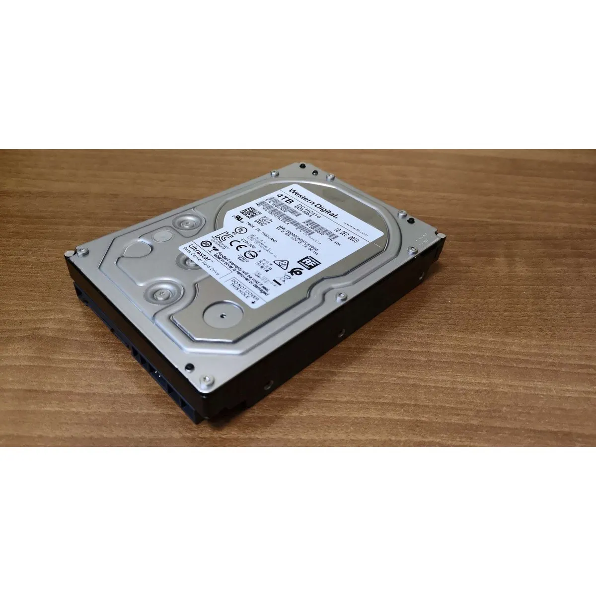 Жесткий диск Western Digital Ultrastar DC HC310 HUS726T4TALE6L4, 4 ТБ, 3.5", SATA 6 Гбит/с, 7200 об/мин